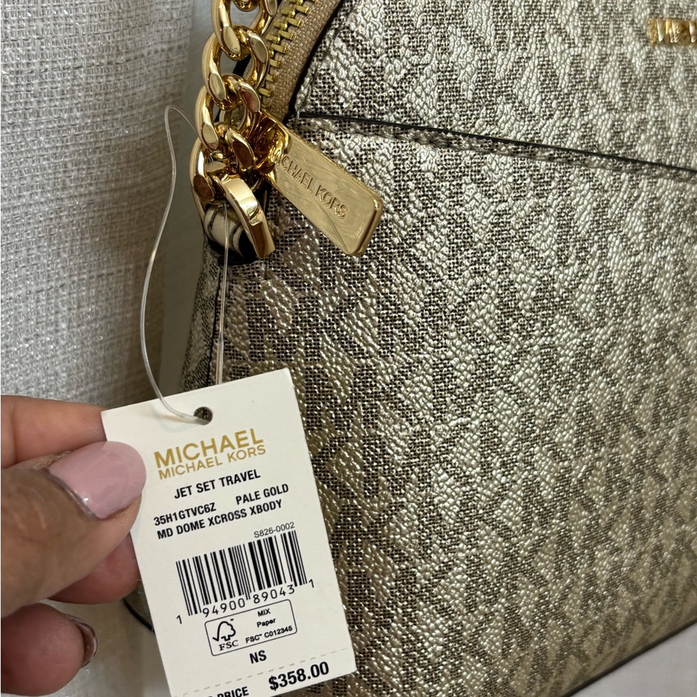 Michael Kors Jet Set Travel Dome Shoulder Crossbody Bag MK Pale Gold - Picture 9 of 10